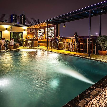 Diamond Palace Resort & Sky Bar Phnom Penh Bagian luar foto