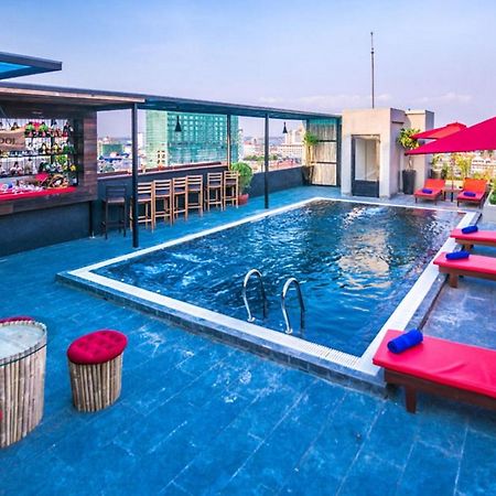 Diamond Palace Resort & Sky Bar Phnom Penh Bagian luar foto