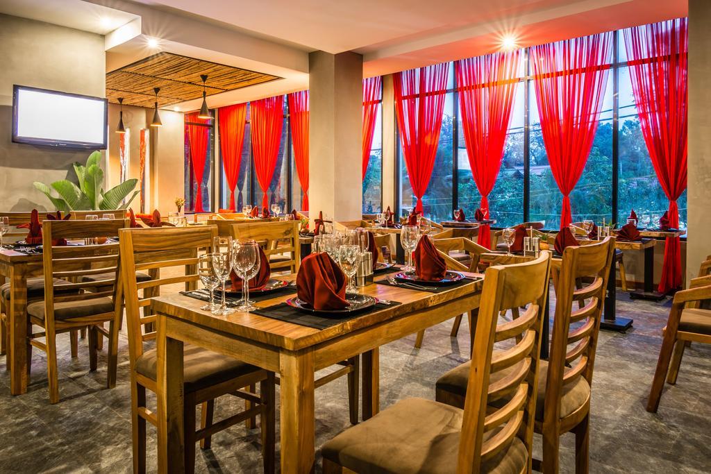 Diamond Palace Resort & Sky Bar Phnom Penh Bagian luar foto