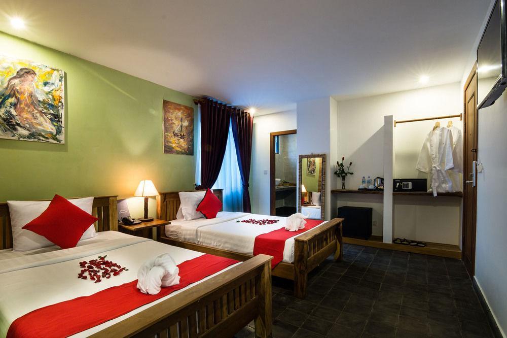 Diamond Palace Resort & Sky Bar Phnom Penh Bagian luar foto
