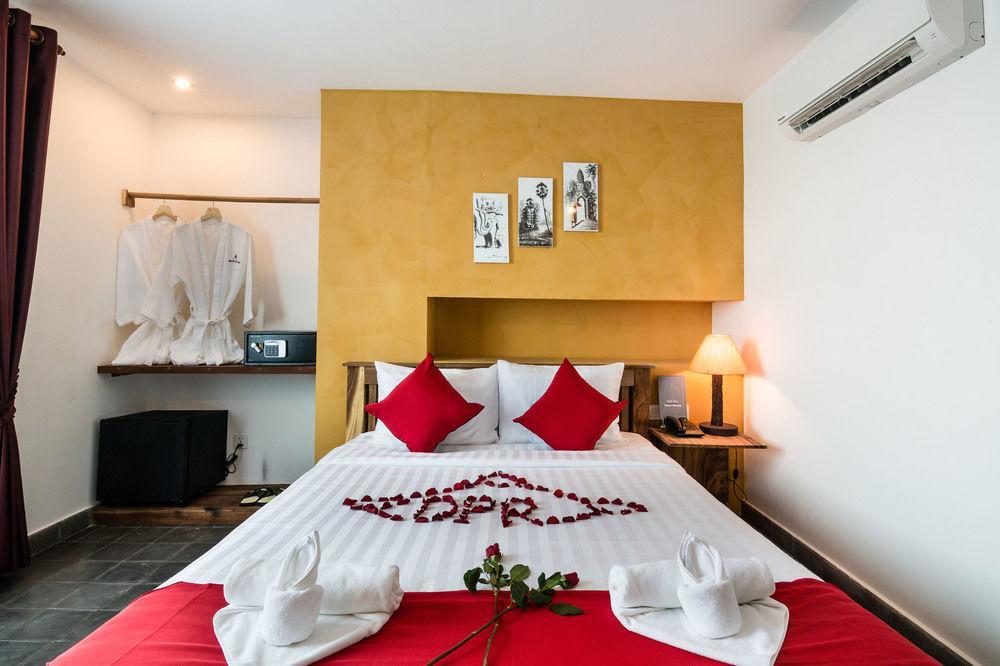 Diamond Palace Resort & Sky Bar Phnom Penh Bagian luar foto