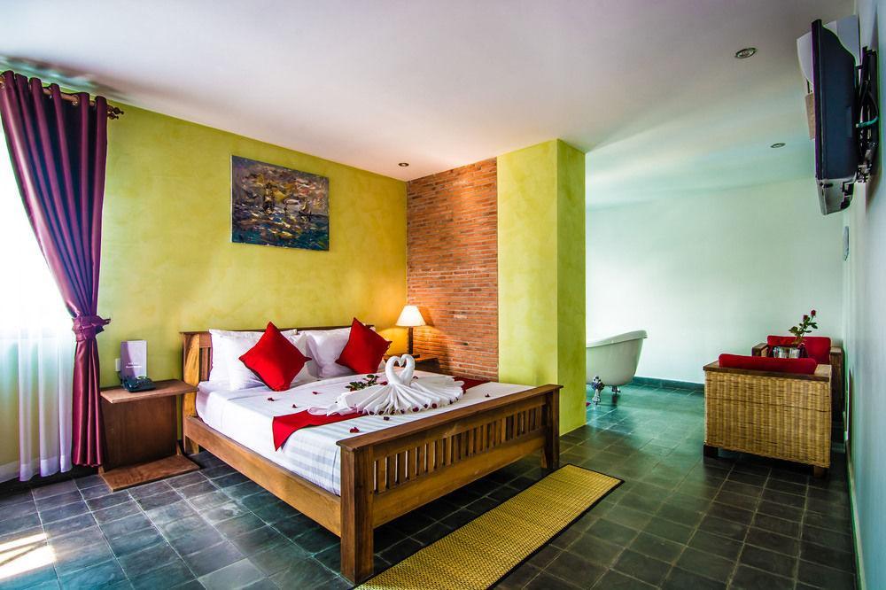 Diamond Palace Resort & Sky Bar Phnom Penh Bagian luar foto