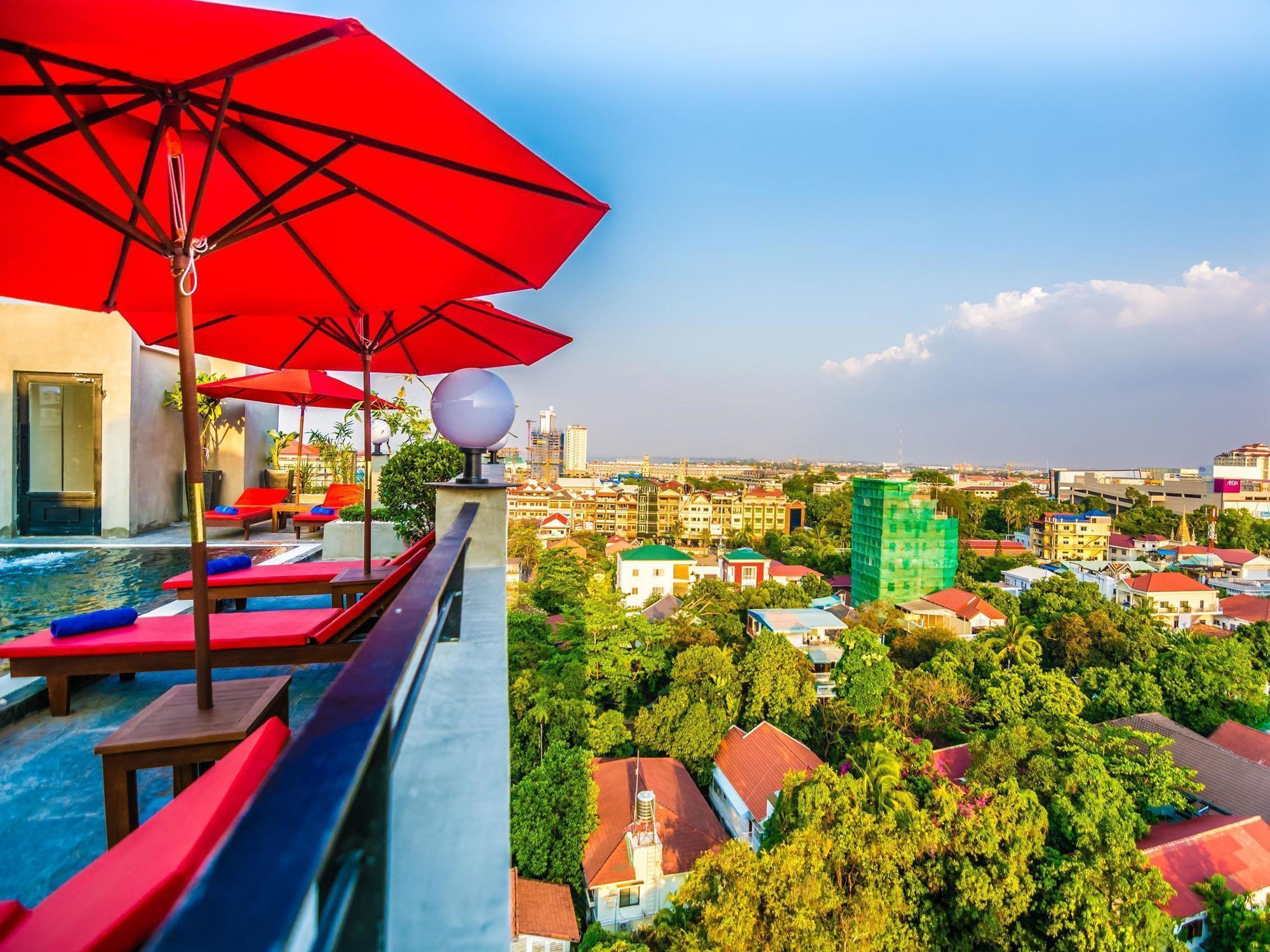 Diamond Palace Resort & Sky Bar Phnom Penh Bagian luar foto