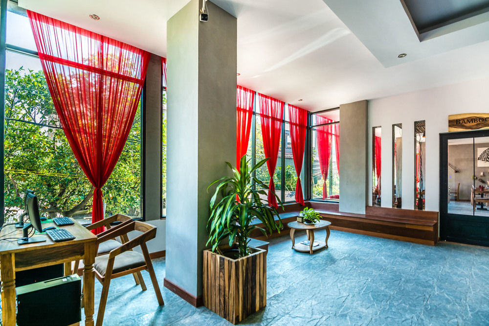 Diamond Palace Resort & Sky Bar Phnom Penh Bagian luar foto