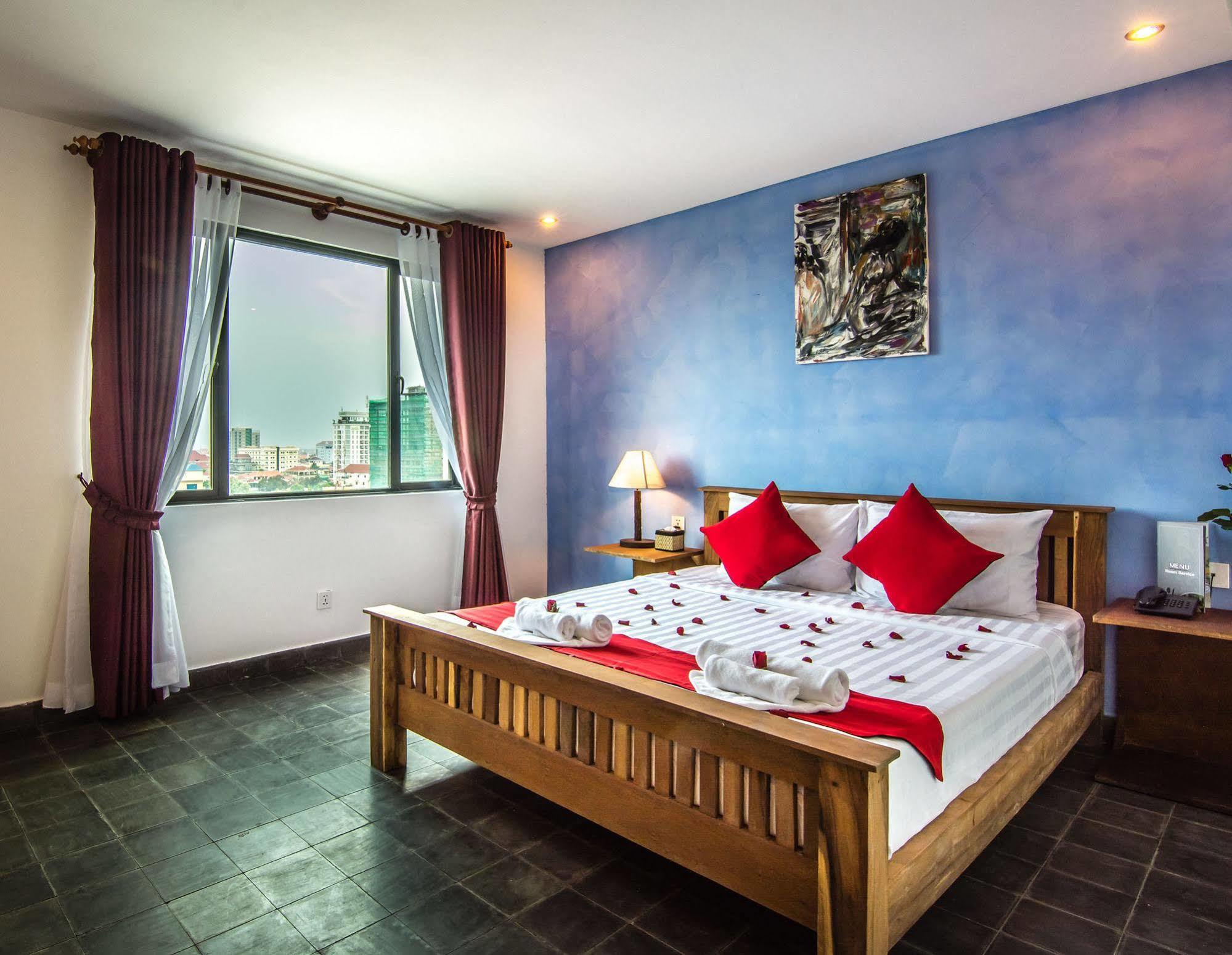 Diamond Palace Resort & Sky Bar Phnom Penh Bagian luar foto