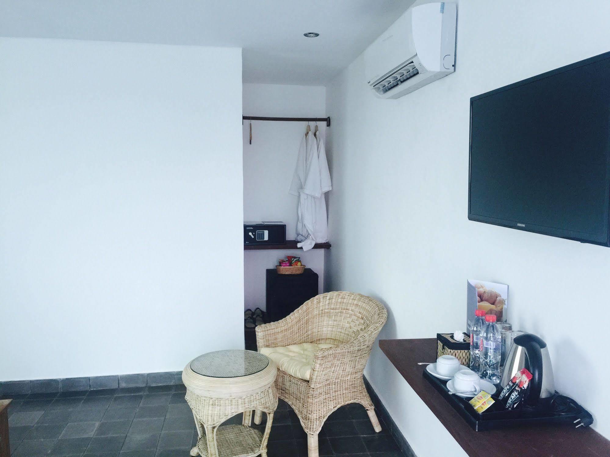 Diamond Palace Resort & Sky Bar Phnom Penh Bagian luar foto