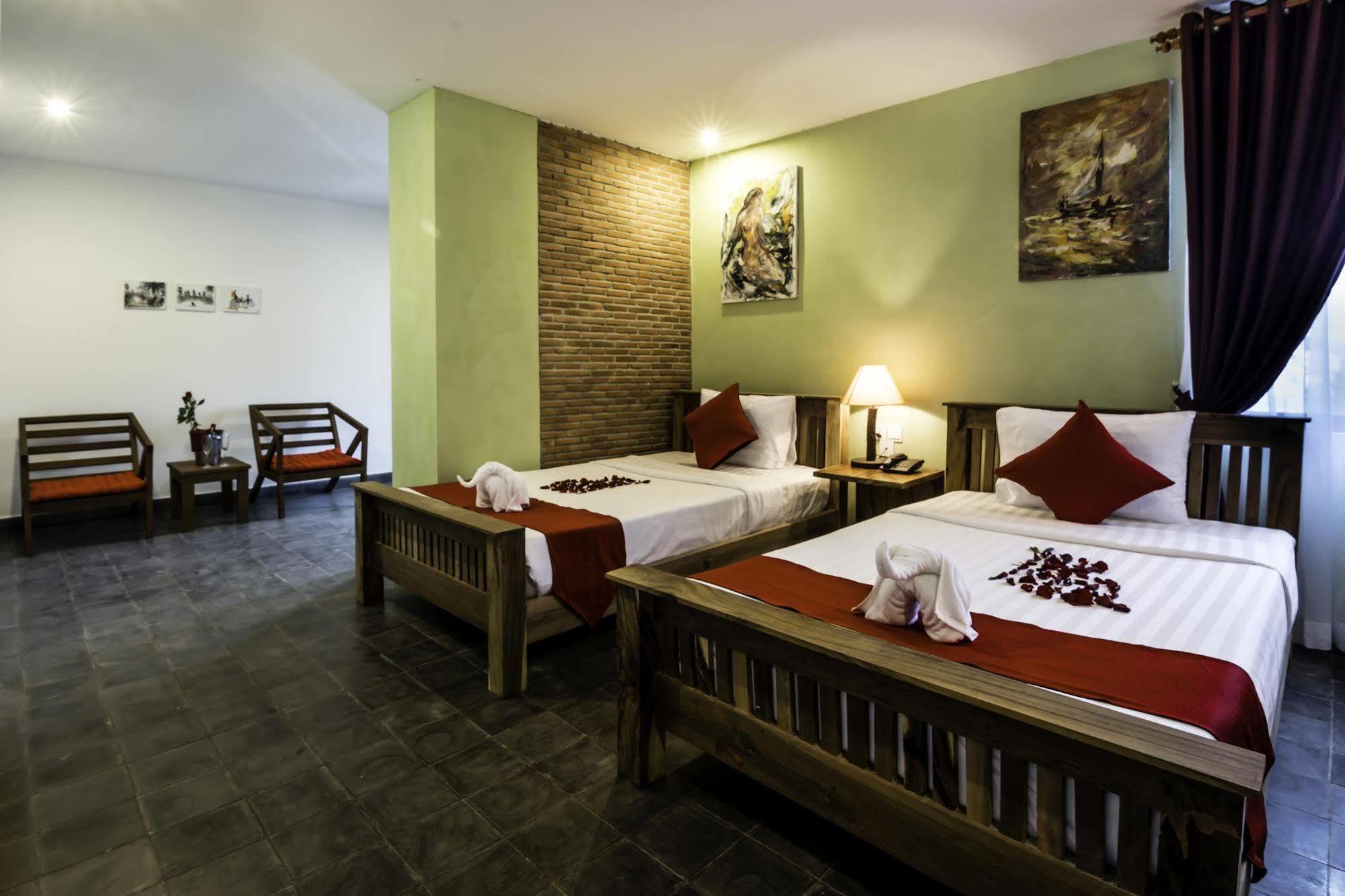 Diamond Palace Resort & Sky Bar Phnom Penh Bagian luar foto
