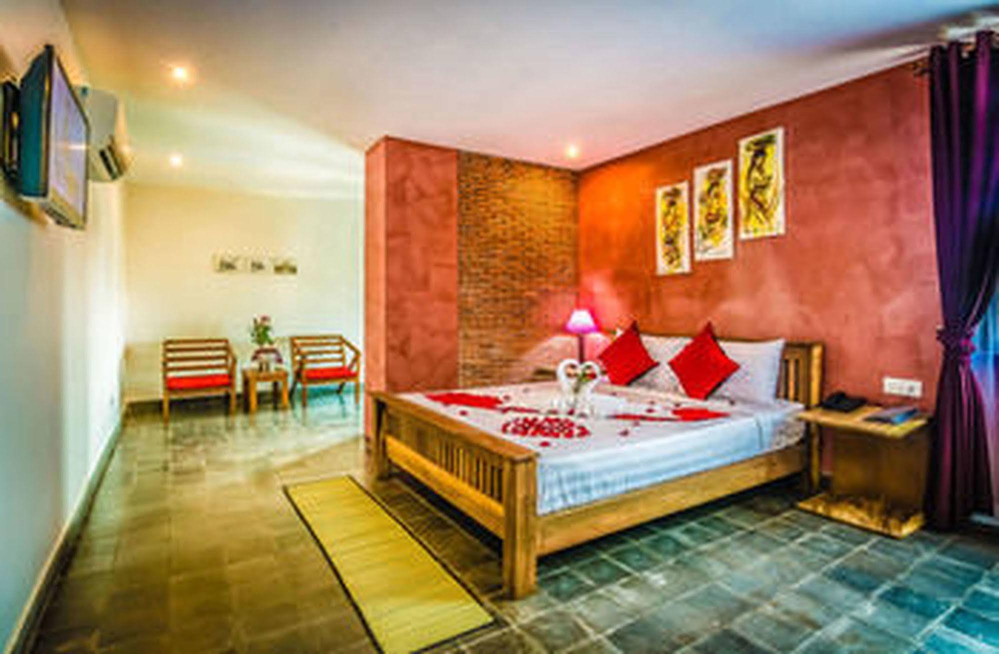 Diamond Palace Resort & Sky Bar Phnom Penh Bagian luar foto