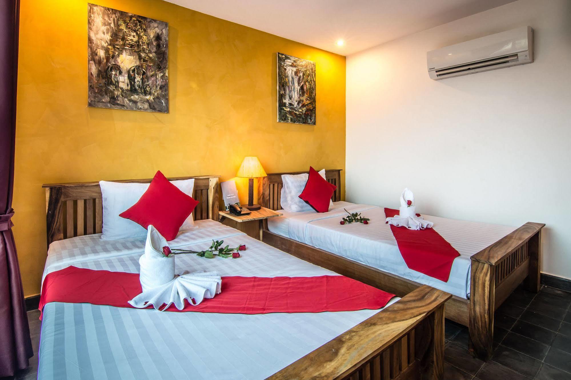 Diamond Palace Resort & Sky Bar Phnom Penh Bagian luar foto