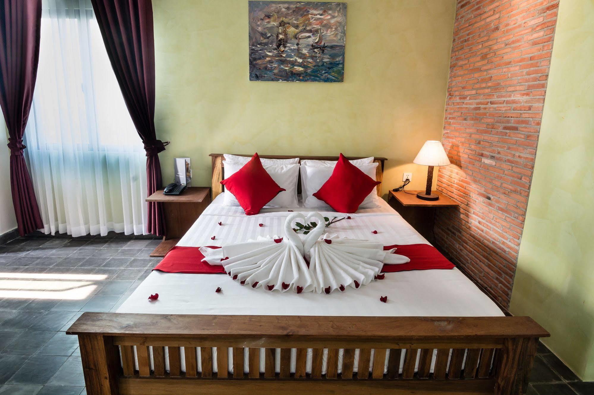 Diamond Palace Resort & Sky Bar Phnom Penh Bagian luar foto