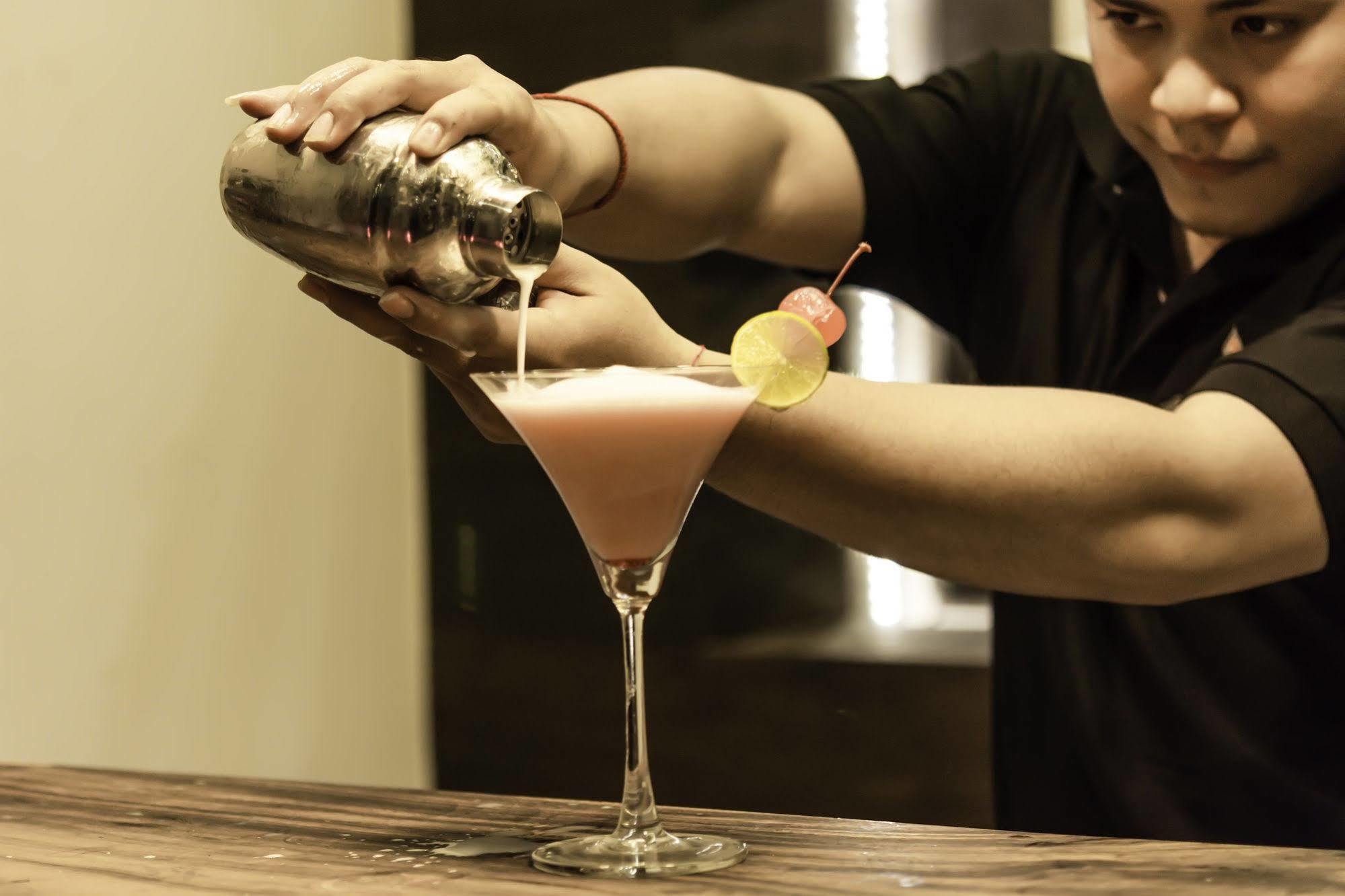 Diamond Palace Resort & Sky Bar Phnom Penh Bagian luar foto