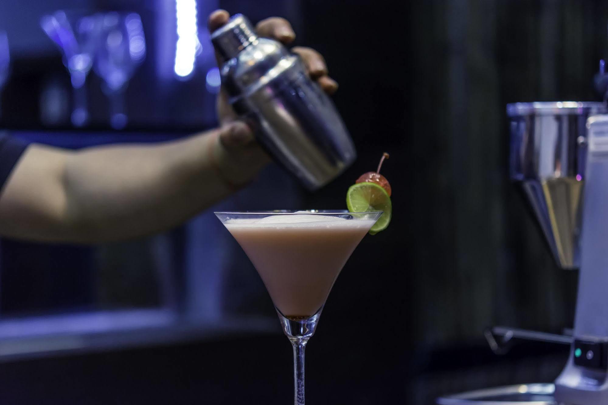 Diamond Palace Resort & Sky Bar Phnom Penh Bagian luar foto