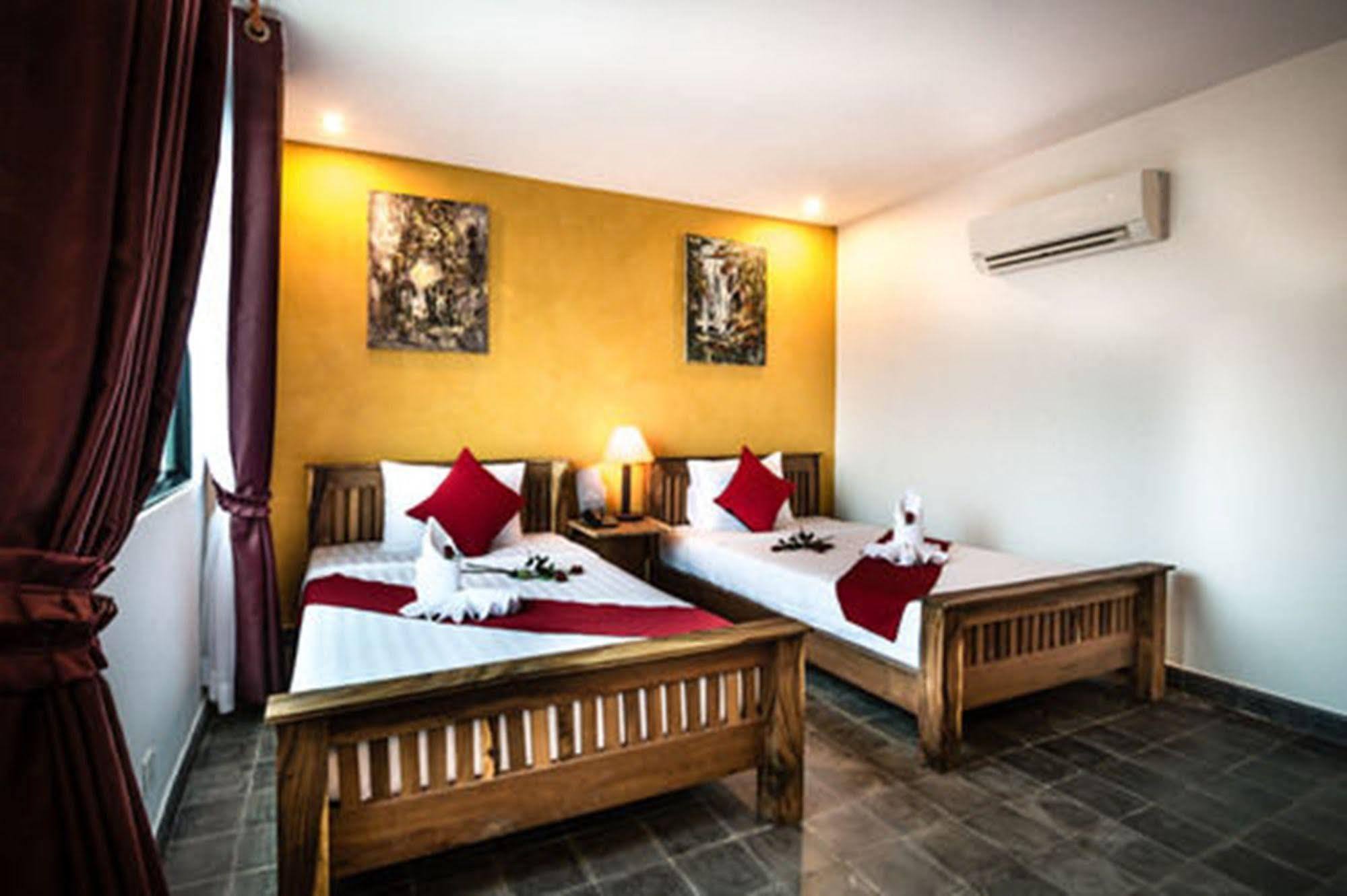 Diamond Palace Resort & Sky Bar Phnom Penh Bagian luar foto