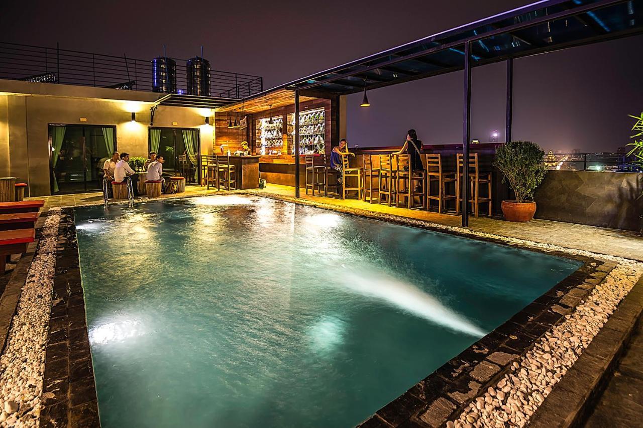 Diamond Palace Resort & Sky Bar Phnom Penh Bagian luar foto