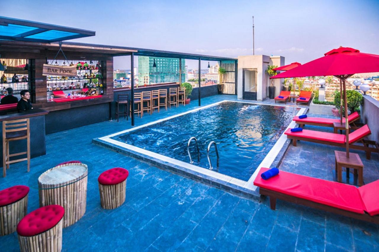 Diamond Palace Resort & Sky Bar Phnom Penh Bagian luar foto